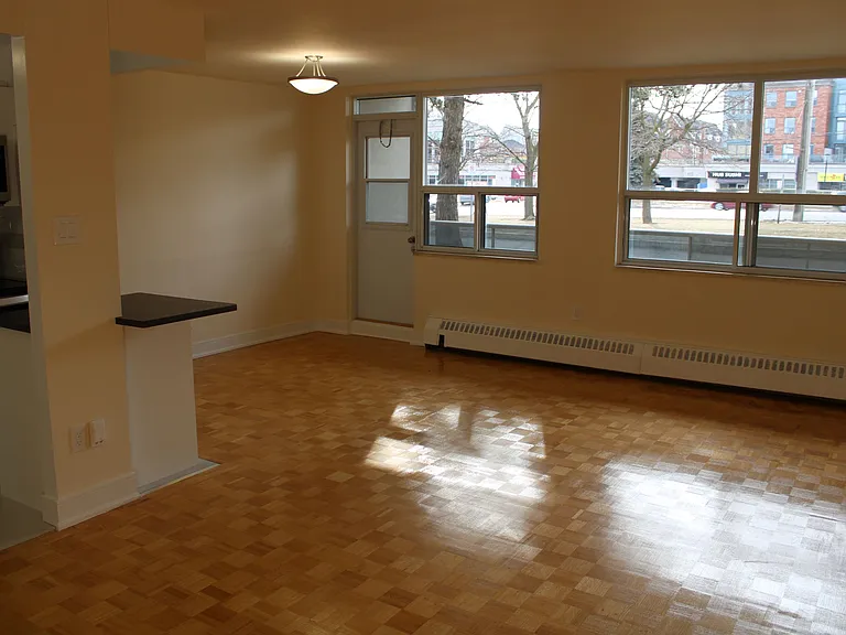 7471 Yonge St — Photo 26