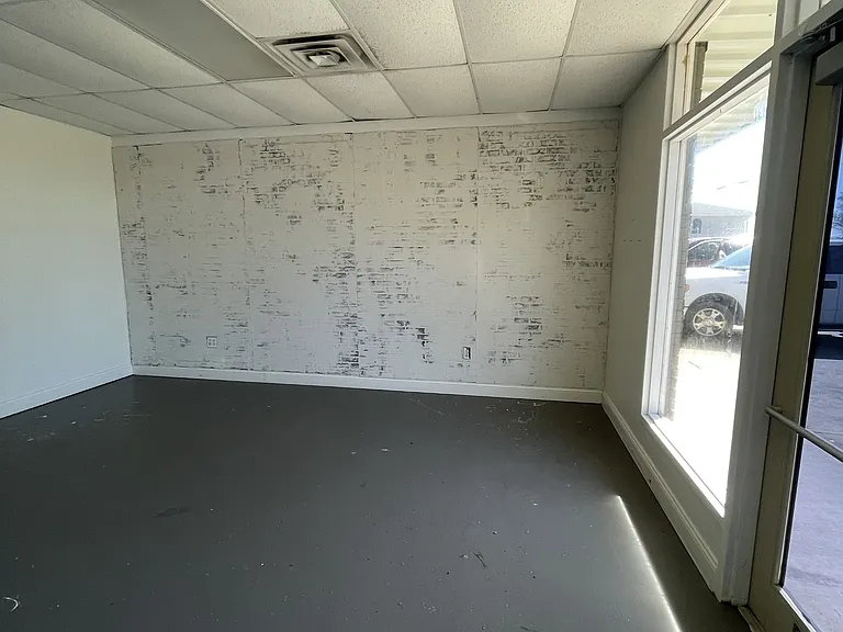 705 S Roland Rd #4 — Photo 4