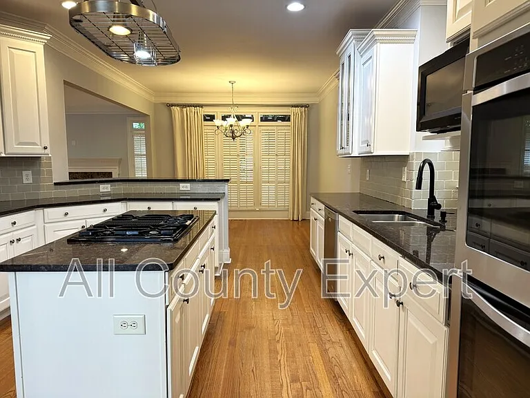 871 Lenox Ct NE — Photo 10