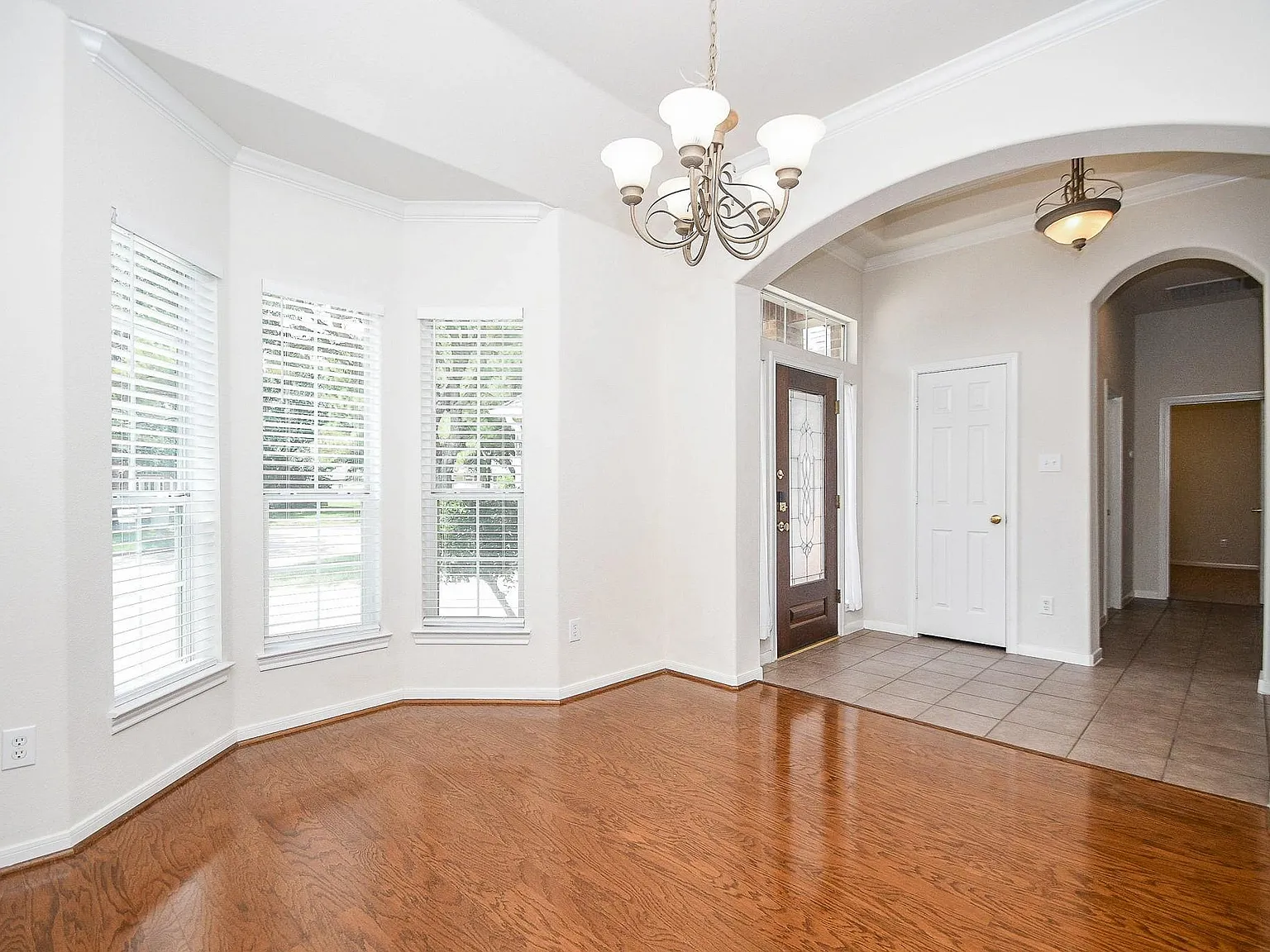 4 bed, 2.0 bath, 2247 sqft, $2,500 — Photo 4