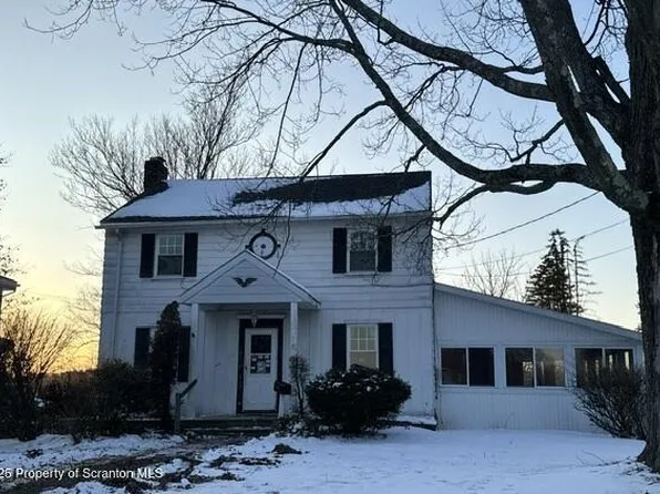 10 Gordon Ave, Dallas, PA 18612