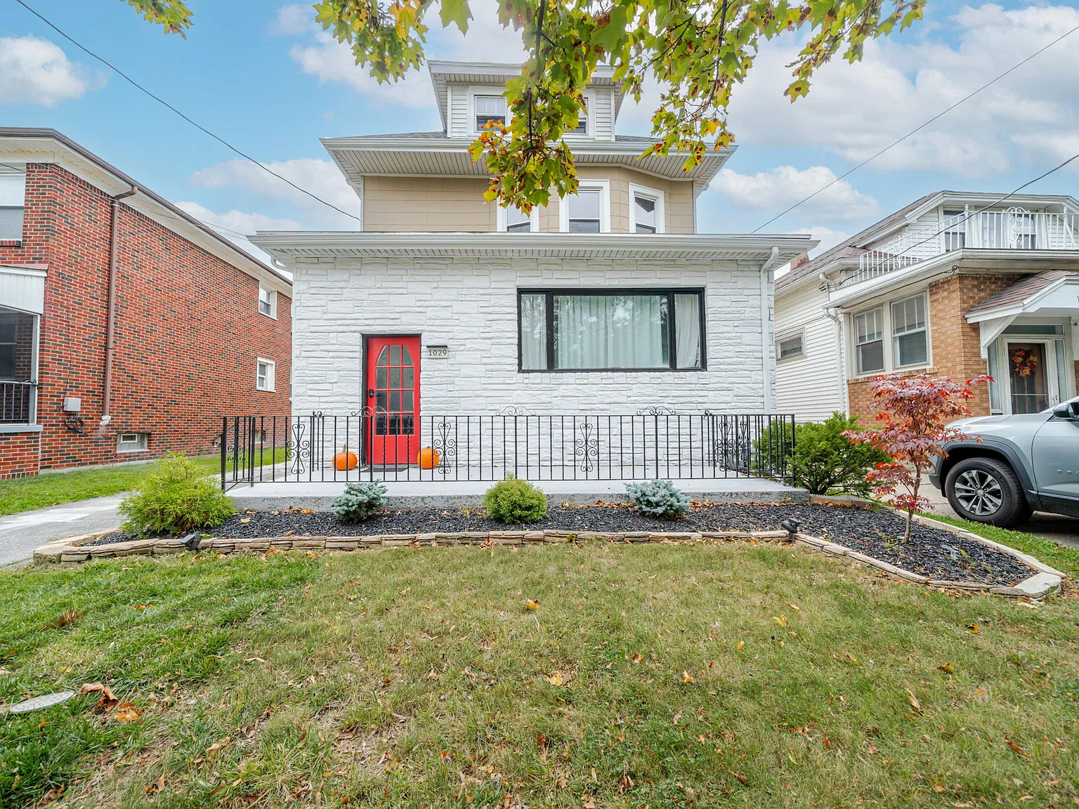 3 bed, 1404 sqft, $2,000 — Photo 1
