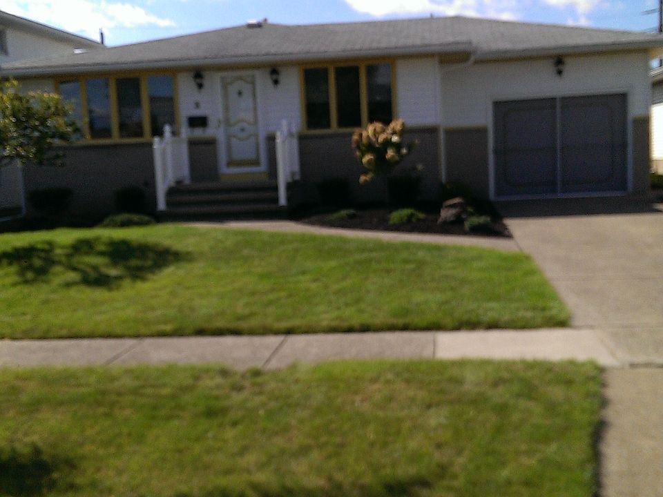 1st image of 3 Rosemead Ln