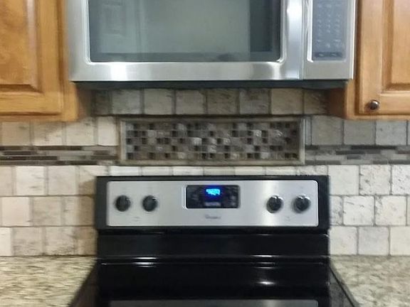 CERAMIC STOVE TOP RANGE 
WITH CUSTOM TILE BACKSPLASH
 & BUILT-IN MICROWAVE