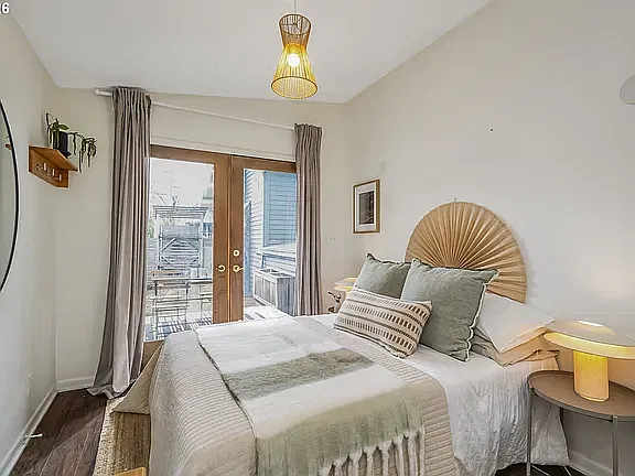 Studio, 250 sqft, $888 — Photo 2