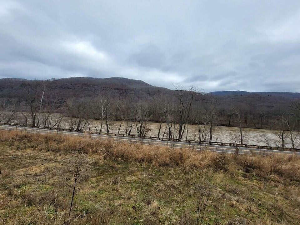 2nd image of 1143 New River Rd