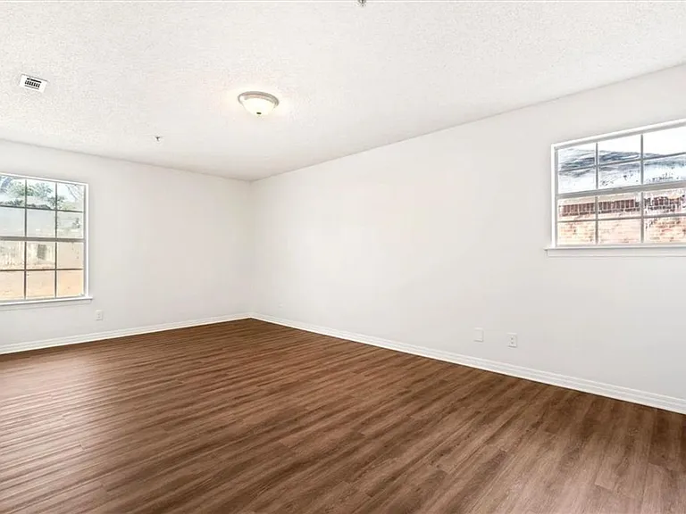 1240 Lynchburg Ct — Photo 15