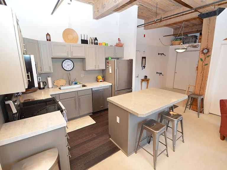 940 Monroe Ave NW #306 — Photo 5