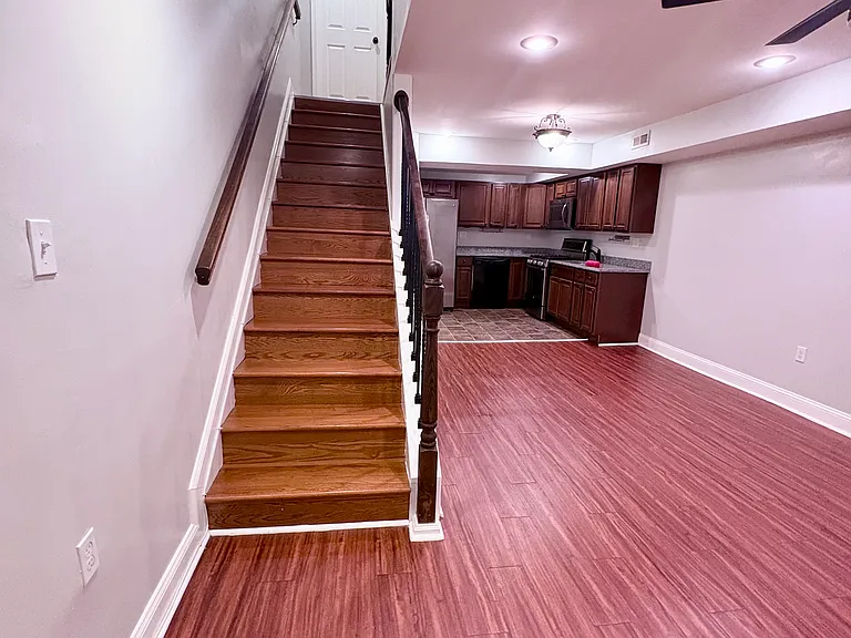 1008 W Cross St — Photo 10