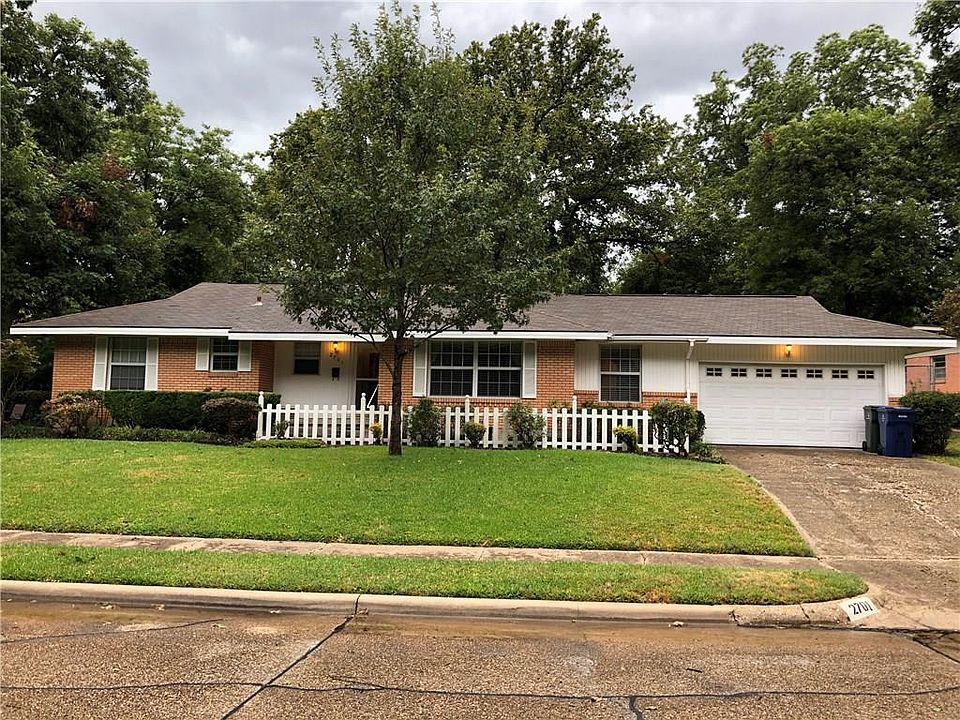1st image of 2701 Fairfax Dr