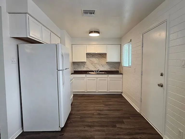 1608-1610 W. Becker Lane — Photo 12