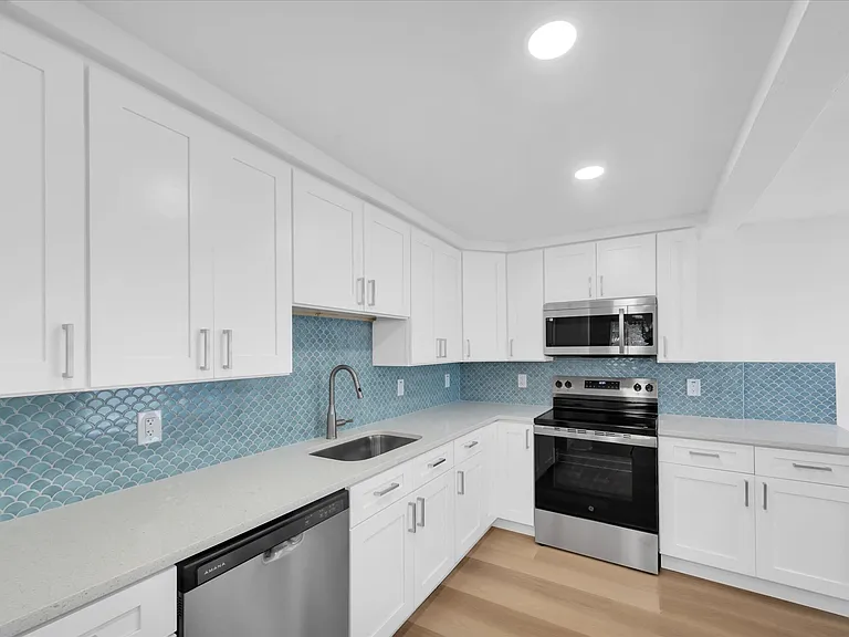358 Boca Ciega Dr — Photo 4