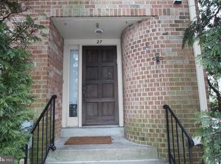 27 Valerian Ct, Rockville, MD 20852