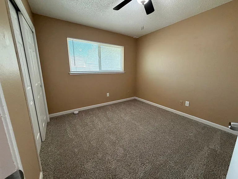 5725 Woodleigh Dr — Photo 12
