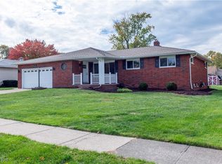 5870 Mural Dr, Seven Hills, OH 44131