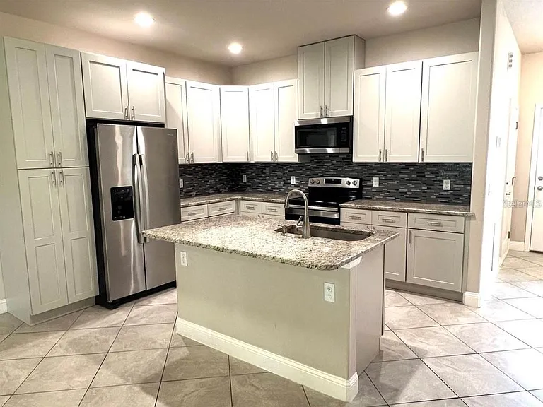 57 Columbia Ln #A — Photo 4