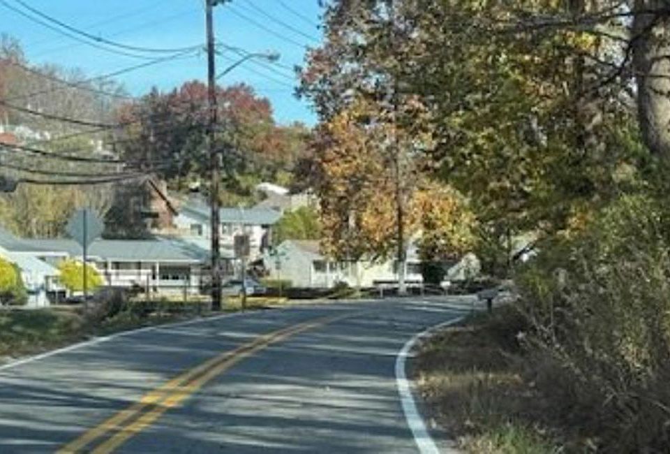 2nd image of 1846 Roxalana Rd