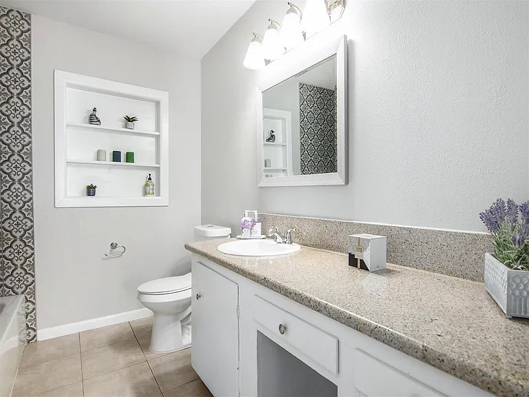2215 Silverbonnet St — Photo 13