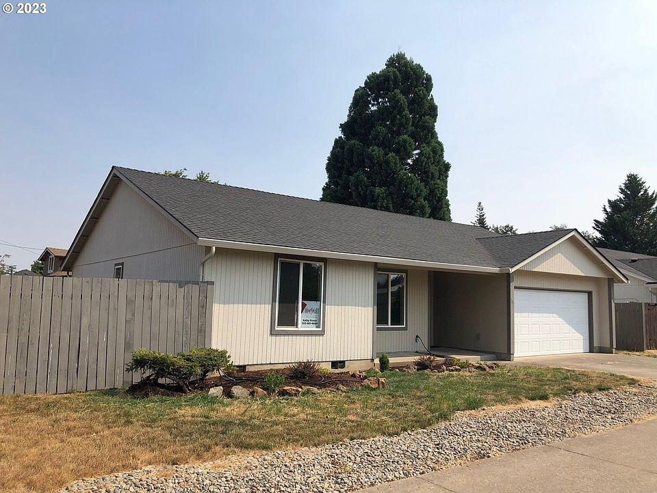 1st image of 702 Buster Ln SE