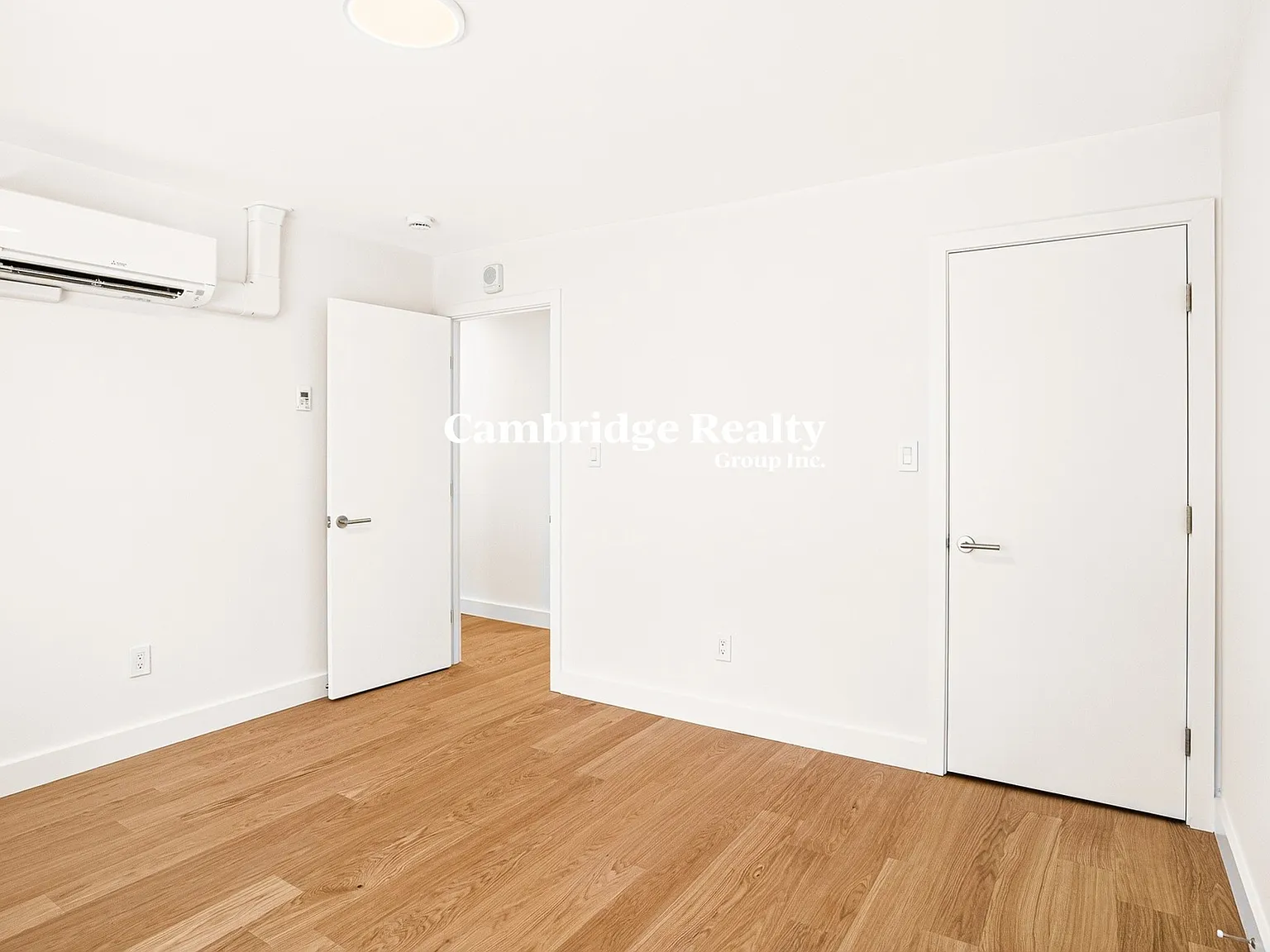 2 bed, 1.0 bath, 890 sqft, $3,200 — Photo 4