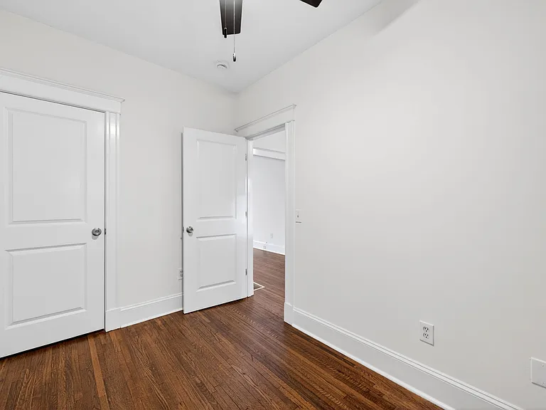 5750 Pershing Ave #1E — Photo 7