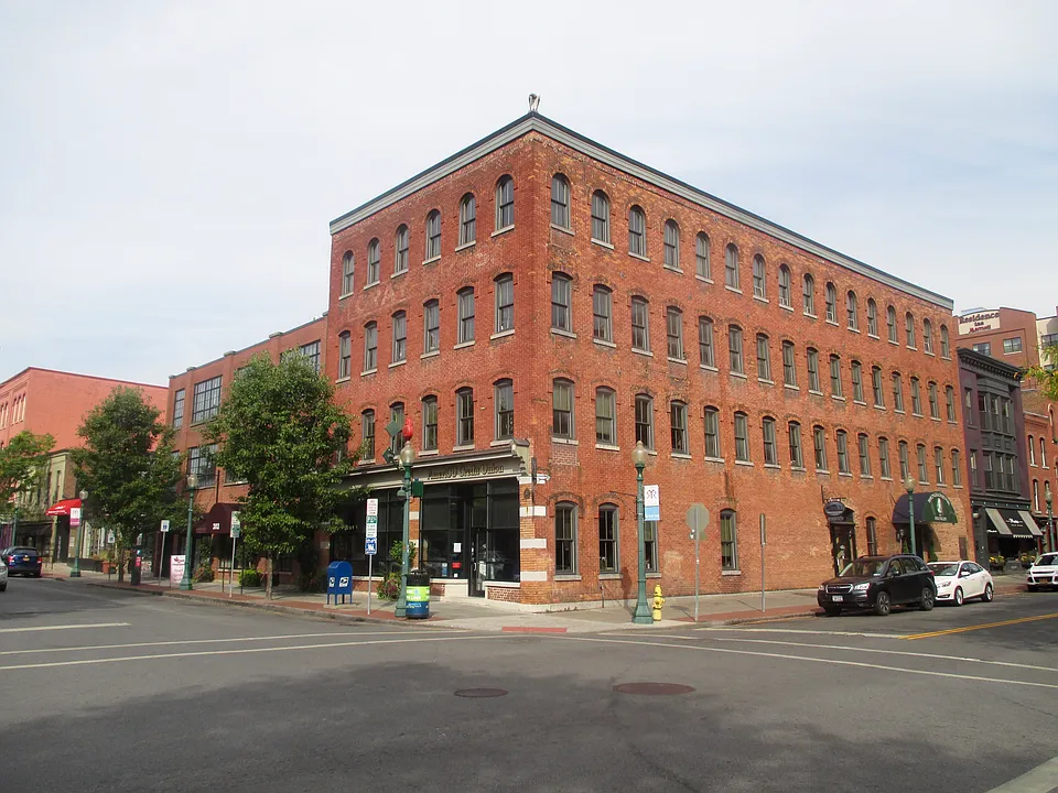 202 Walton St #402