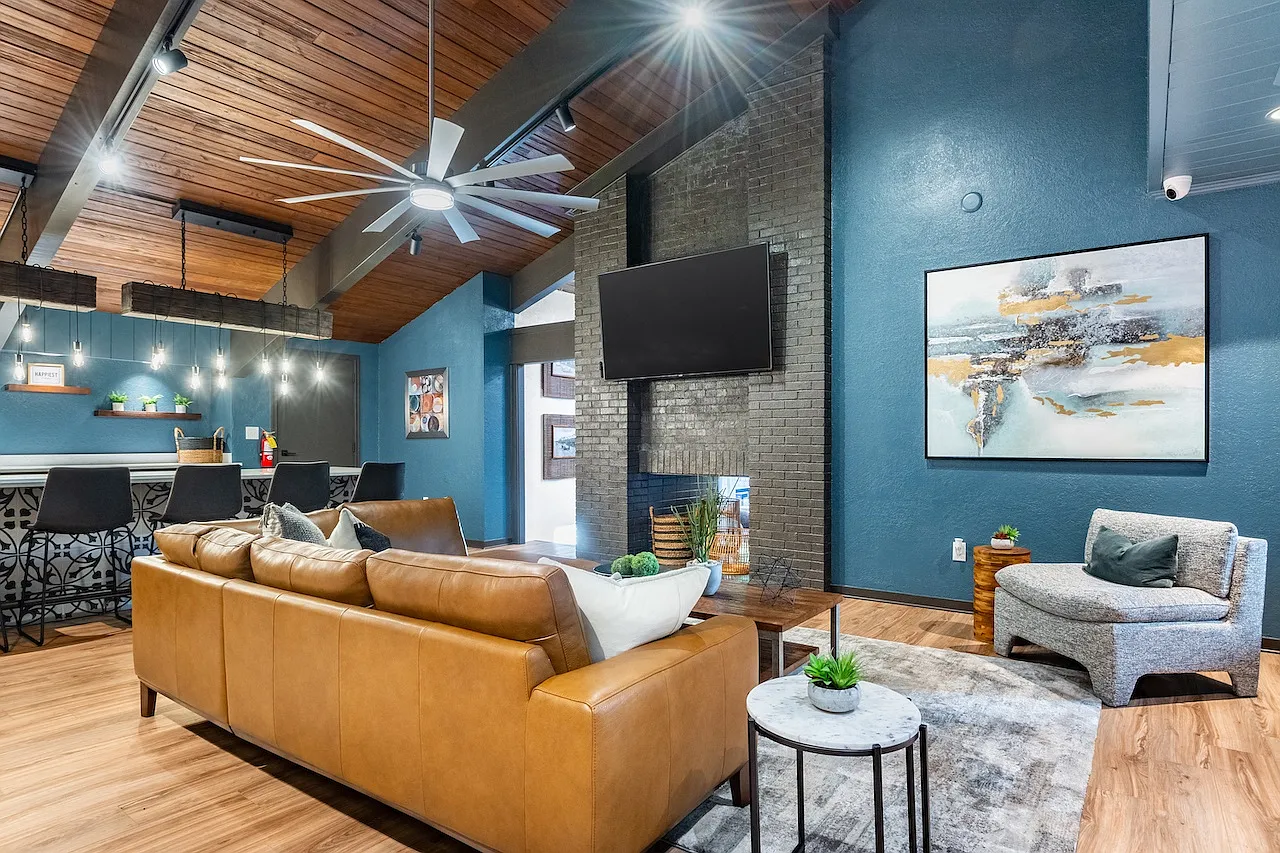 Yester Oaks Apartments — Photo 2