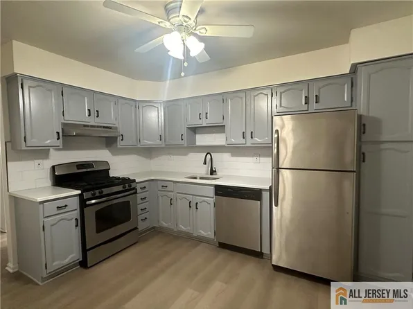 204 Maplecrest Rd, Edison, NJ 08820