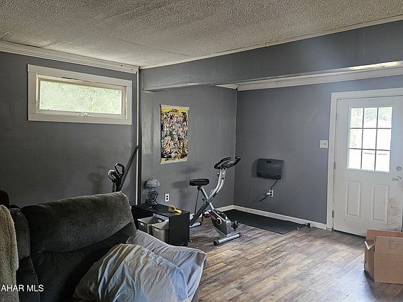 4th image of 2022 Pine Ave