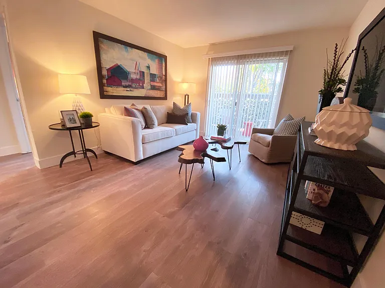 Cypress Pointe Apartments — Photo 17