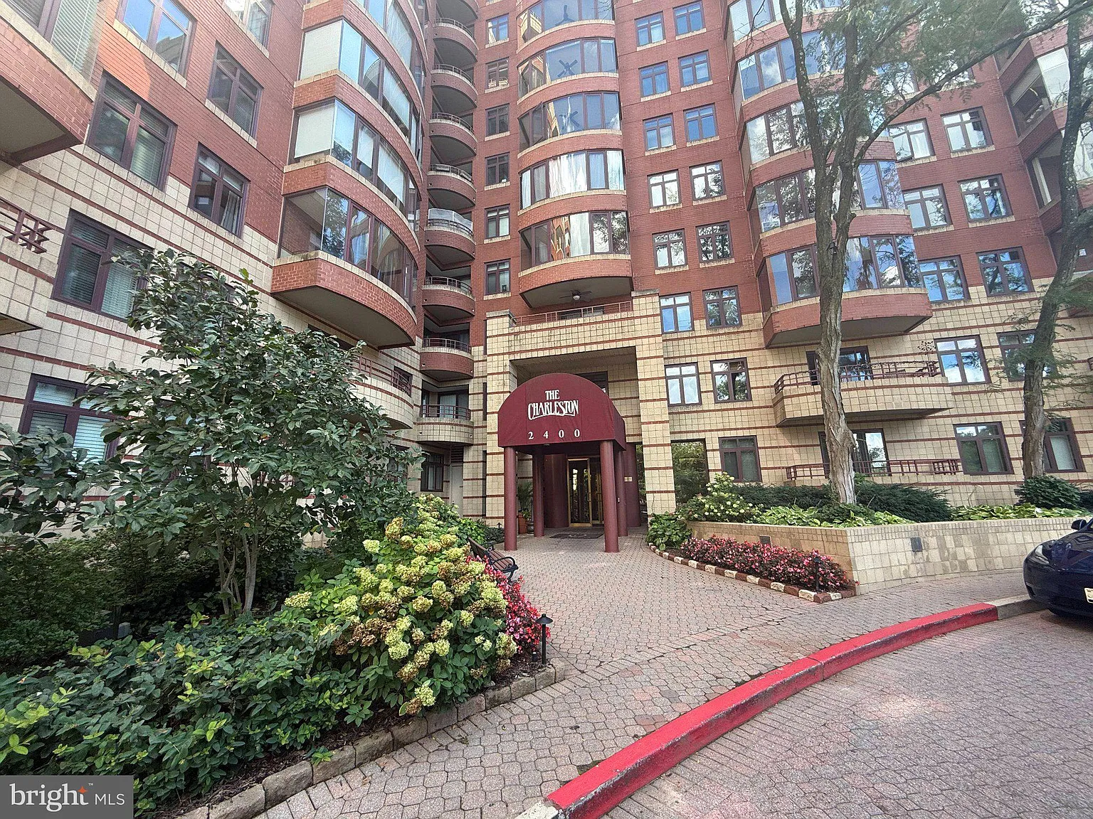 1 bed, 1.0 bath, 760 sqft, $2,450 — Photo 2
