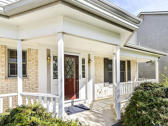 3rd image of 3212 Foxway Ct