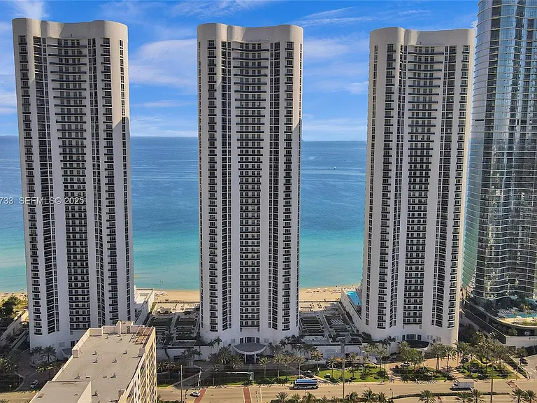 15811 Collins Ave #3302 — Photo 4