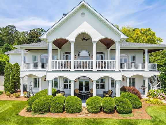5th image of 115 Blue Herron Dr