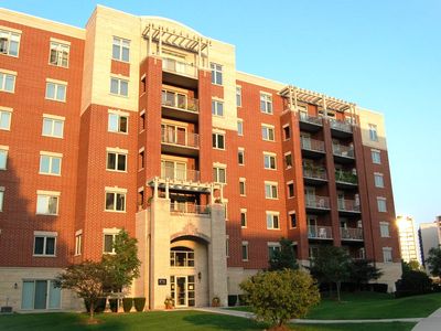 8711 W Bryn Mawr Ave APT 604, Chicago, IL, 60631