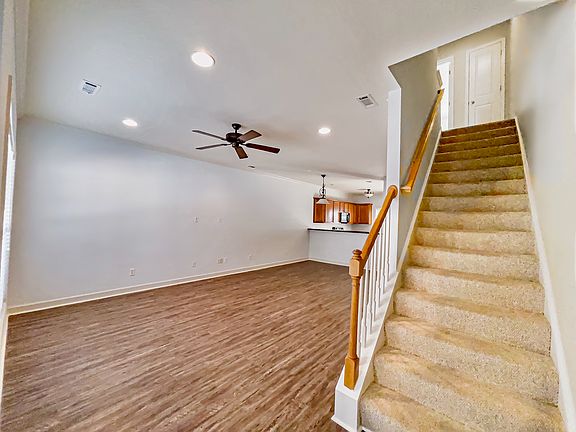 4th image of 4 Amity Ln #1