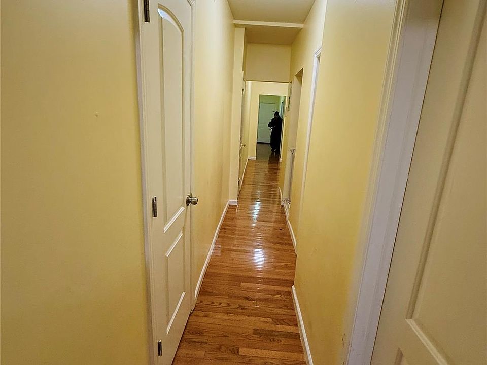 2nd image of 1327 Plimpton Avenue