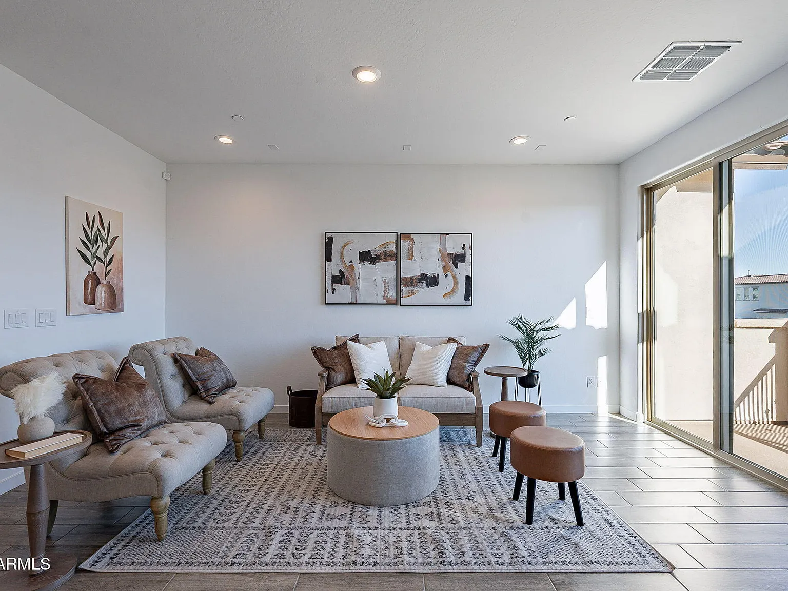 3 bed, 2.0 bath, 1310 sqft, $2,100 — Photo 2