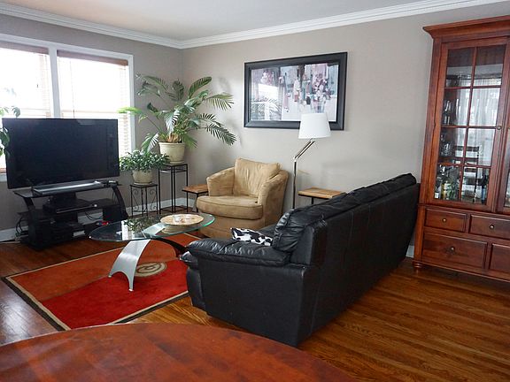 3rd image of 222 Harlem Ave