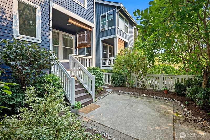 4th image of 4148 29th Avenue S