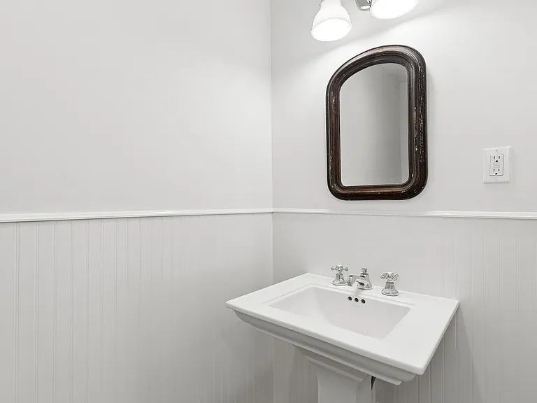 130 Montauk Hwy — Photo 16