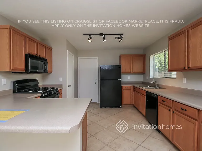 3767 E Orchid Ln — Photo 6