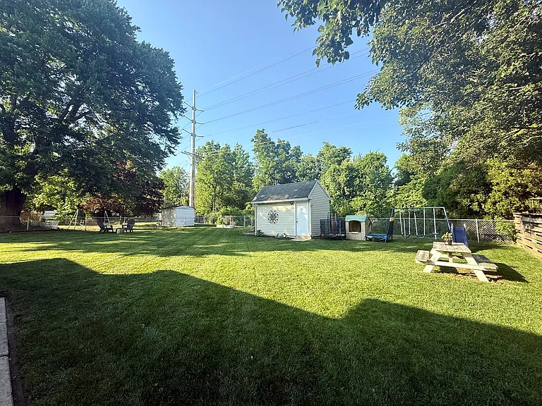 1335 Greenleaf Rd — Photo 26