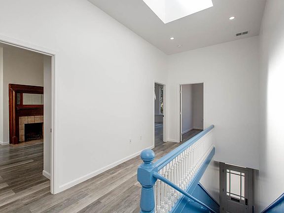 4th image of 371 Noe St