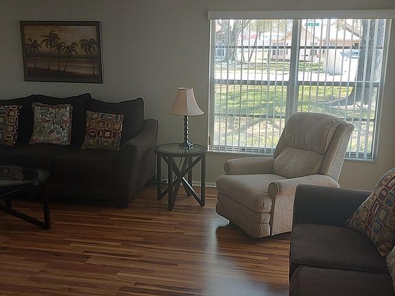 4th image of 3903 Staysail Ln #401