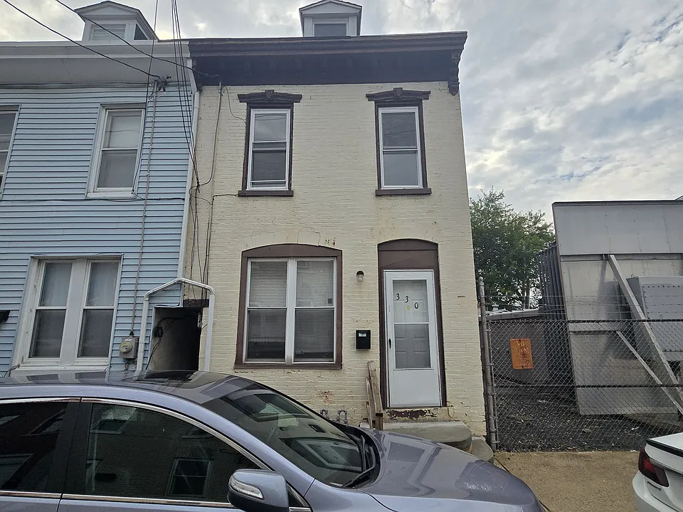 330 Moss St