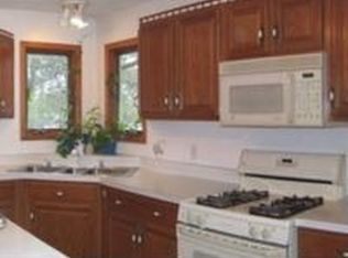 335 Summit Ave, Sun Prairie, WI 53590