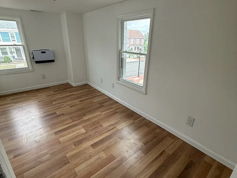 163 S Main St — Photo 17