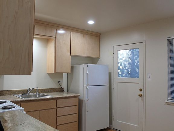 5th image of 945 Karol Way #F