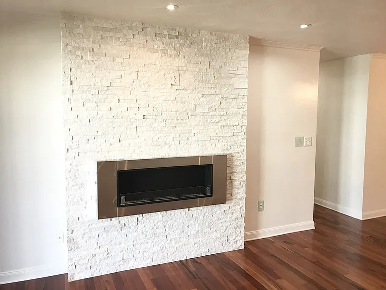 677 Quincy Shore Dr — Photo 2